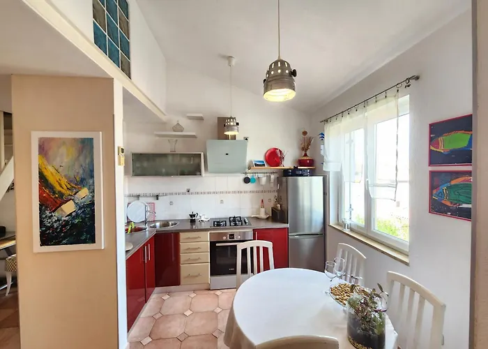 Lucija 2 Ρόβινι